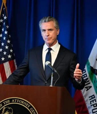 Gwamnan California ya caccaki hare-haren da Amurka ke kai wa yankin Caribbean